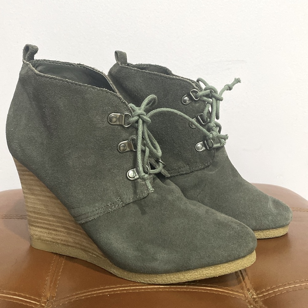 Express Gray Leather Suede Wedge Ankle Lace Up Boots Women's Shoes Size 8M !